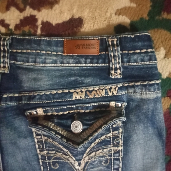 🤠Almost Famous Cropped Embroidered Jeans Size 15 - Picture 7 of 7